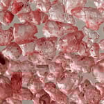 Pinkkiä Himalajan suolaa karkeina kiteinä lähikuvassa