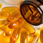 Kalaöljykapseleita purkista kaadettuna – omega-3 EPA vaikutus aivoihin tutkimus