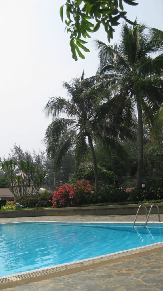 Ei hassumpi etätyöpaikka. Miljonäärielämää Thaimaassa frendin kämpiltä.