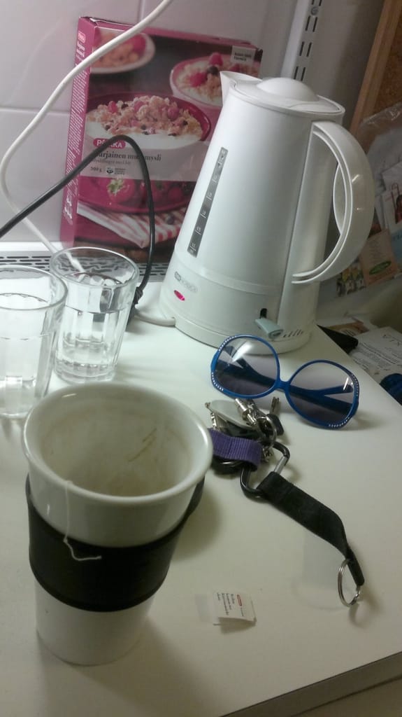 Ilman teetä ei vaan taas mikään luonnistu, eli löpöä koneeseen.