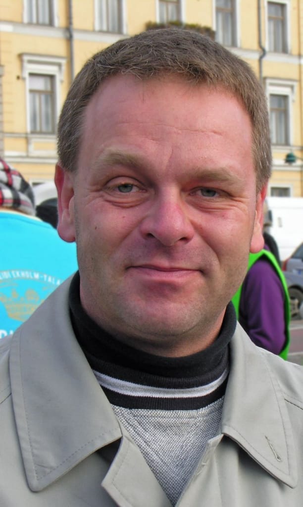 Kun suljen silmät ja kuvittelen mielessäni suomalaisen keski-ikäisen miehen, niin tämä sieltä mielikuvista tulee.