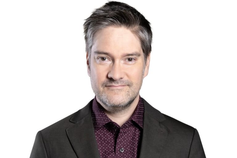 Henri Alén valkoisella taustalla