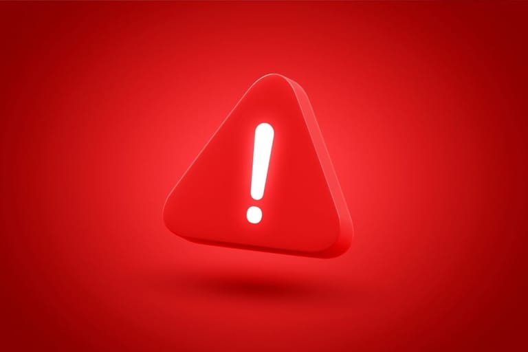Punainen varoituskolmio huutomerkillä