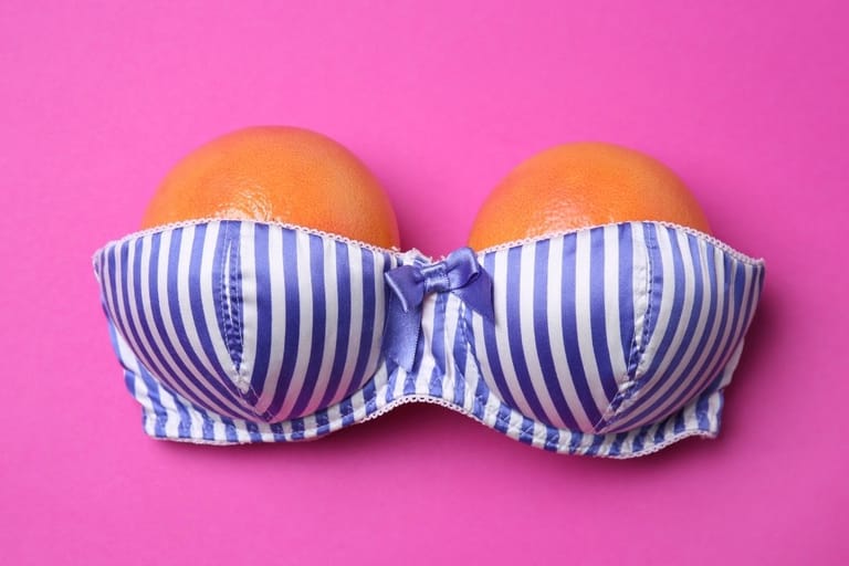 bimbofikaatio estetiikka liioiteltu naisellisuus symboli rintaliivit appelsiinit