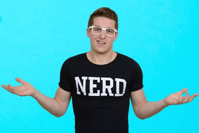 nörtti mies deittisovellus trendi äly seksikästä nerd tyyli