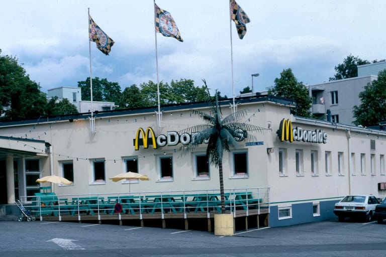 McDonald’s myymälä helsingin töölössä.