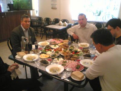 Lounas ja votkapullo