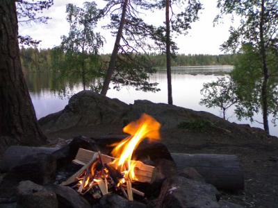 Nuotio Kirskaanniemessä (Lempäälä 2006)