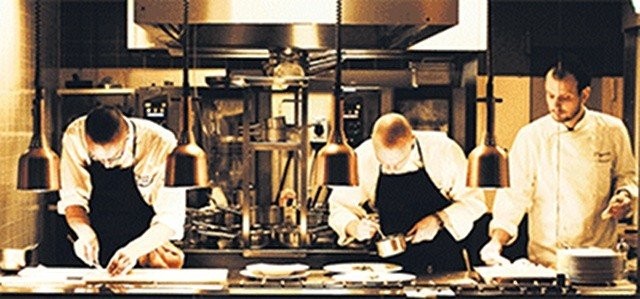 Maikkaria muikkariin? Opettele ravintolaslangi, niin ymmärrät jopa Hans Välimäkeä keittiössä.