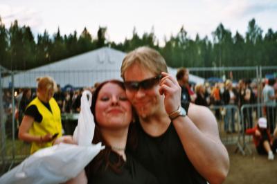 Bleed & Toni-Poni - good friends sarjassamme galleriakohtaamisia.