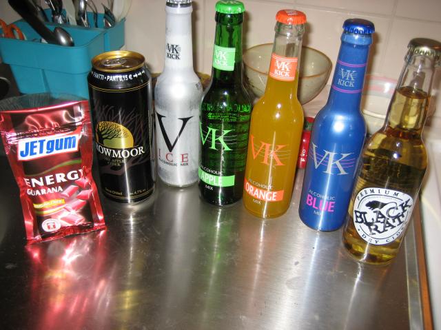 Kävin lidlestä ostamassa vähän janojuomaa..ja nyt tiedän myös että on olemassa myös energia-purukumia.. =P