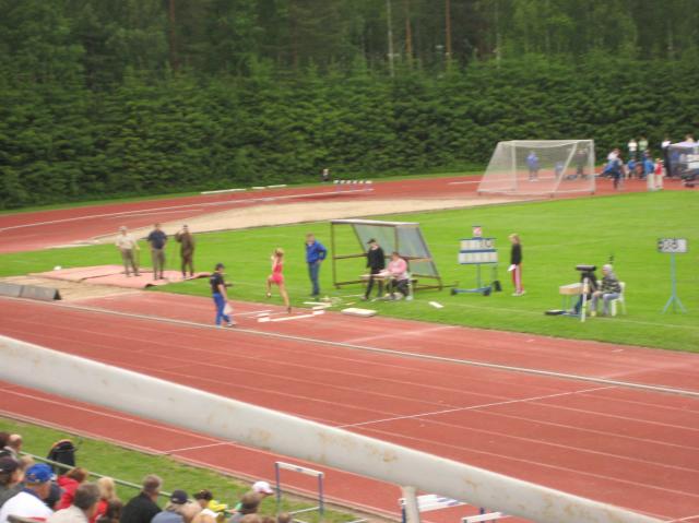 Naisten kolmiloikkaa & pituushyppyä kuvaan aina mielelläni.. =)