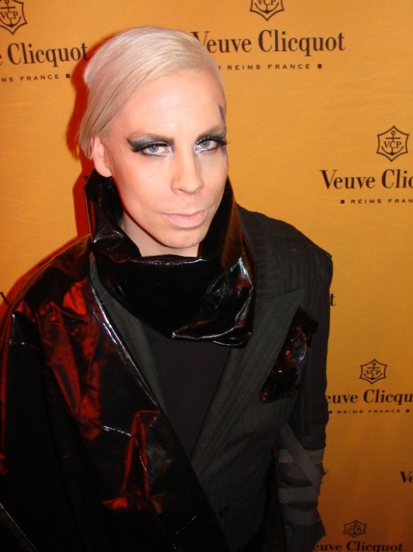 Jenny Woon uusi emo, Cristal Snow.