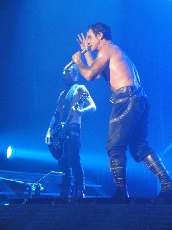 Till Lindemann Hartwall-areenalla 22.2.2010. Kuvan otti Olga Koiverianine.