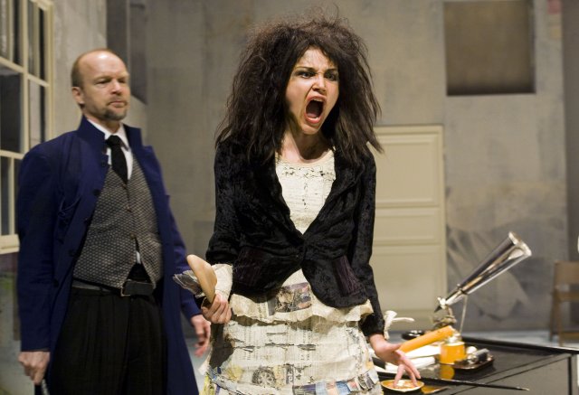 Helsingin Kaupunginteatterin näytelmä Kukkaistyttö. Kuva Tapio Vanhatalo.