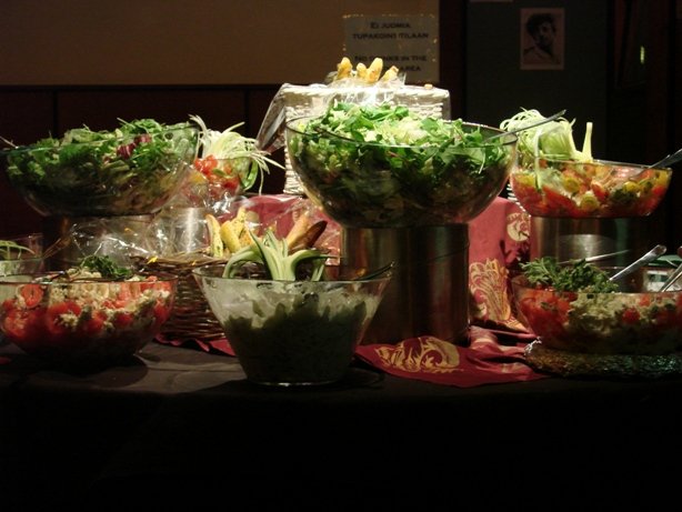 Apocalyptican levyjulkkareissa hevimiehetkin söivät salaattia.