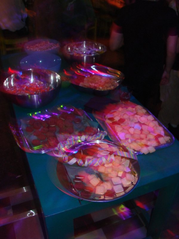 Lastenkutsuille sopivaa tarjoilua.