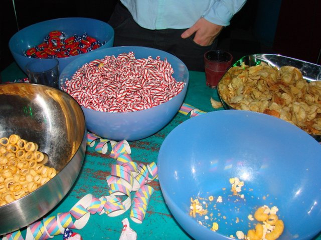 Lastenkutsuille sopivaa tarjoilua.