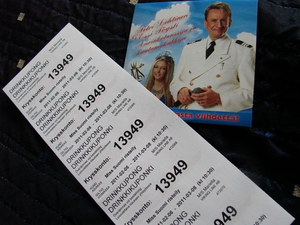 Missiristeilyllä toimittajielle annettiin Missi-Essin levy. Ja drinkkilippuja.