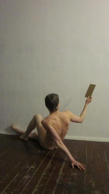 Kuva teoksesta Mitä on Nälkä - Taiteellinen Tutkimus Nälkiintymisestä. Kuvaaja Yasmine Zein.