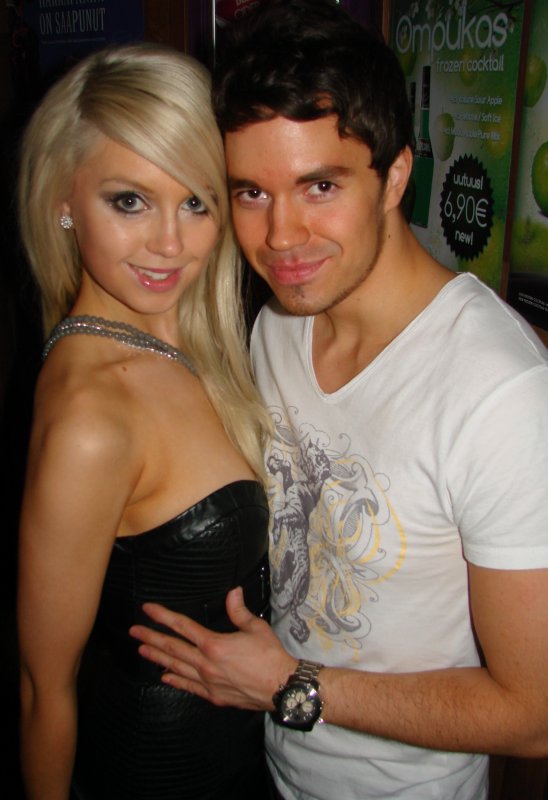 Miss Darg Queen 2011 @ Dtm 1.4. Opettajaksi opiskeleva Heidi, 24, ja töissä käyvä Janne, 30. Heidi ja Janne olivat selvästi värikoordinoineet asunsa hiuksiin sopiviksi.