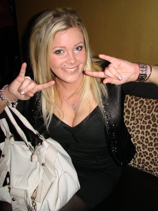 Super Saturdays @ DOM 14.5. ”Haluan Granlundin kanssa naimisiin,” assistentti Emilia, 20, sanoi. Hae missiksi, niin parannat tsäänssejäsi.