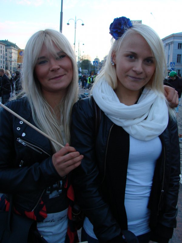 Opiskelijat Vera, 18, ja Nea, 17, aikovat naattia naattia. Ilman porkkanaa?