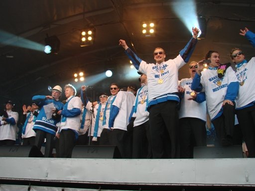 Leijonien MM-kultajuhlat Kauppatorilla.