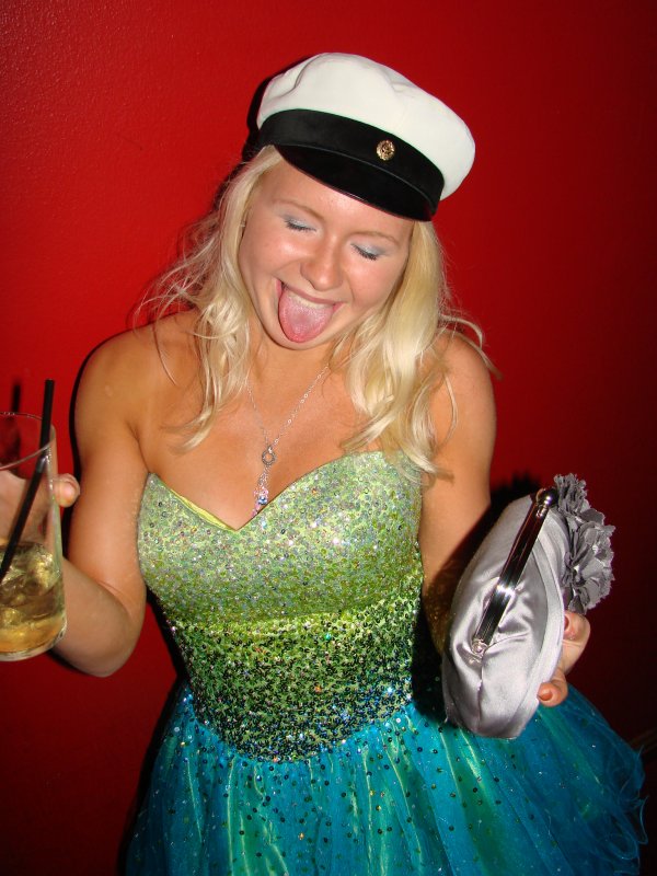 Fredan Tivoli 4.6. Ylioppilas Nana, 18. Tältä näyttää merenneito-barbien ja Gene Simmonsin yhdistelmä.