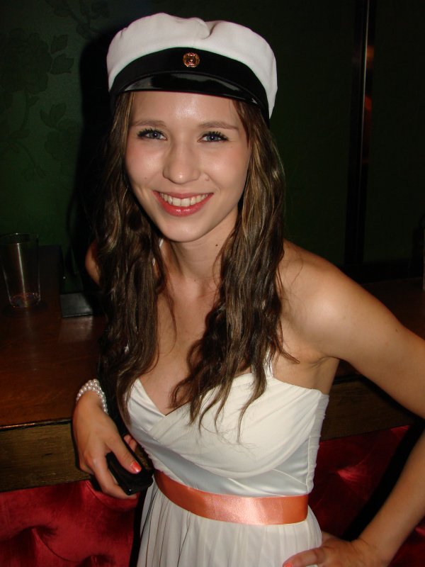 Fredan Tivoli 4.6. Ylioppilas Susanna, 19, aikoi bailata kavereiden kanssa ja kovaa. Seuraavana päivänä pää lienee huutanut hoosiannaa kovaa ja korkealta.