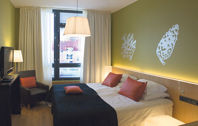 Puikkarin Käpy-kerroksen vihreä huone.