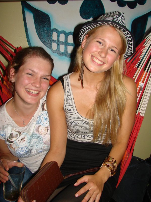 Pueblon avajaiset 19.8. Valtiotieteiden opiskelija Salla, 20, ja valtiotieteiden opiskelija Salla, 20. Anteeksi, toistinko itseäni?