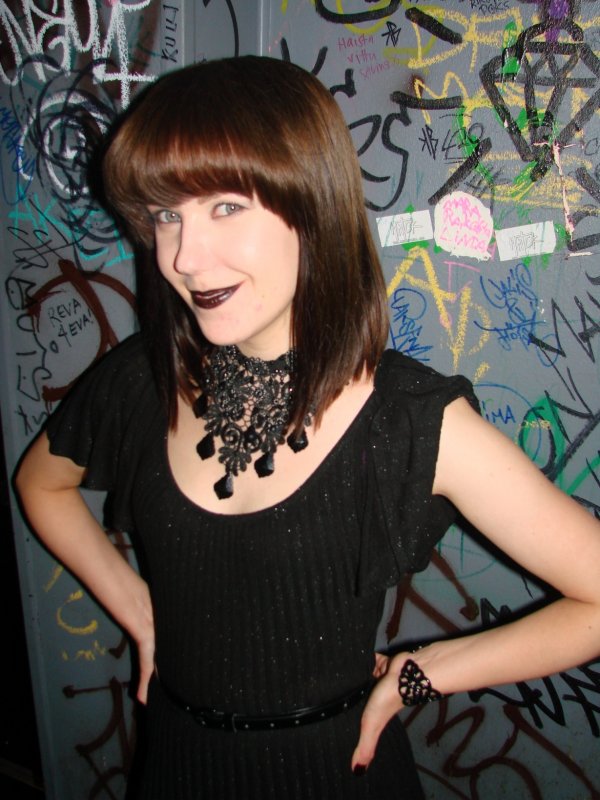 Roska 19.8. Mallimestari Ranja, 27, oli pukeutunut gootti-teemaisiin bileisiin. ”Asu tuotti vaikeuksia.” Mallikkaastihan se sujui.