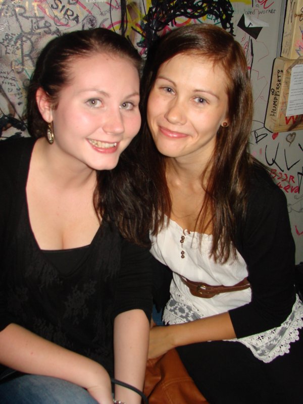 Roska 19.8. Siskokset Jasmin, 19, ja Daniela, 22. Kaksi marjaa.