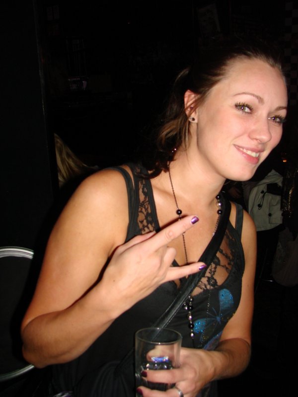 Bar Bäkkäri 14.10. Verhoilija Hanna, 27, kehottaa verhoutumaan lämpimään. Cool.