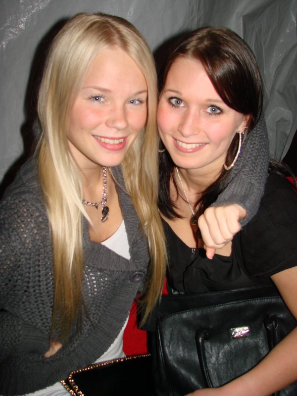 La Beaute Club @ Hesari 22.10. Opiskelija Tiia, 18,ja lastenhoitaja Sonja, 18. Sonja ei ollut hoitamassa Tiiaa.