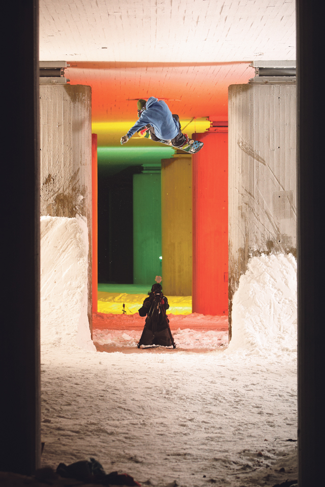 Kontrastiksi keskustalle lautailla voi myös radanvarressa. Pohjois-Haaga, Helsinki. Kuvassa Heikki Sorsa.