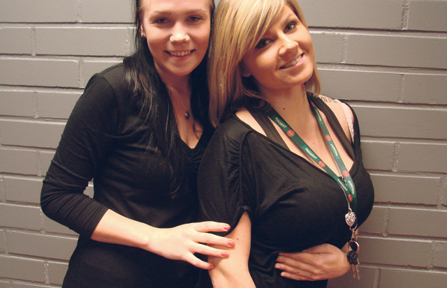 Club Silkin vuoropäällikkö Jenni Kainulainen ja ravintolapäällikkö Oona Kankkunen.