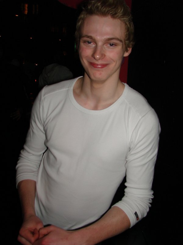 Baarikärpänen 25.11.	 Lukiolainen Topi, 18. Onko Tessun kanssa tullut välirikko?