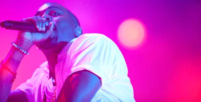 Auto-Tune pilasi ison osan Kanye Westin Flow-keikasta.