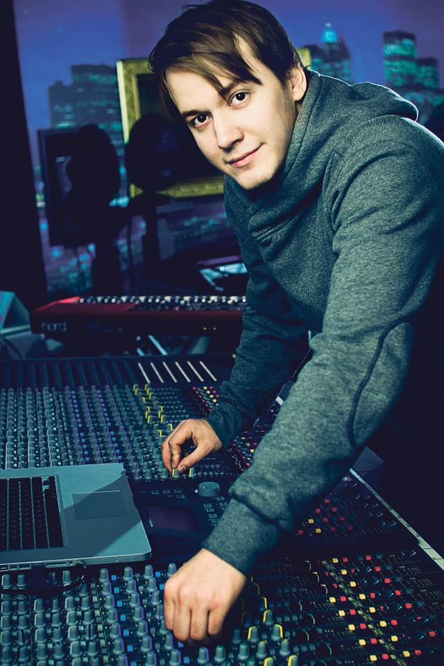 Anton Sonin pyörittää dj-keikoillaan aina myös muutaman oman biisin. "Koskaan ei voi olla varma, miten uusi kappale toimii, joten niiden soittaminen pelottaa eniten."