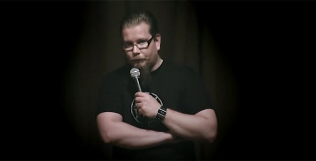 Pekka Jalavan oli aktiivinen keikkailija. Kuva hänen Turun konserttitalolla kuvatulta DVD:ltä.