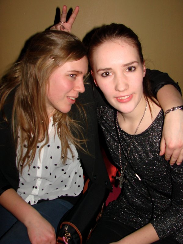 Vatican 3.2.	 Opiskelijat Caroline, 18, ja Riina, 18, olivat abipäivällisen jatkoilla. Yömyssyt ilmeisesti menossa.