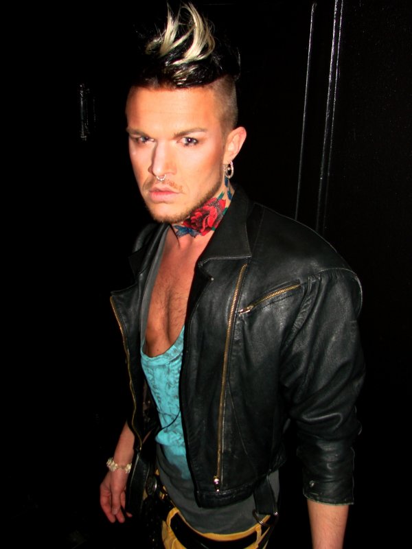 DTM 1.2. Tanssija Topi, 25. Ruusuilla tanssiminen käy helpommin.