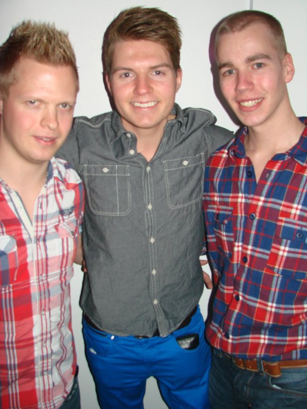 DTM 1.2. Kaverukset Niko, 25, Marcus, 20, ja Aku, 25. Ei kauhean kovat, kaulassa ainakaan.