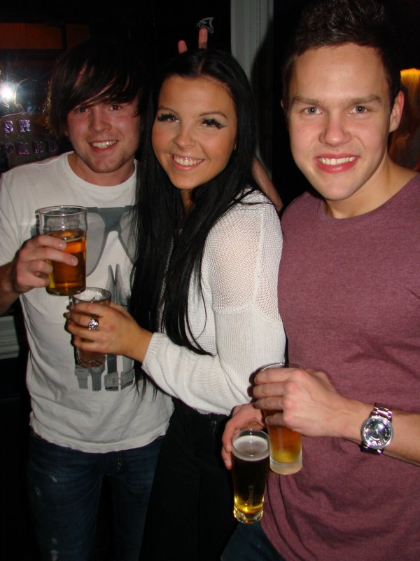 Motellet 3.2. Kaverukset Aleksi, 21, Linda, 19, ja Ronny, 22, ottivat kaksin käsin.