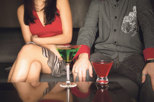 kumppanin voi dumppaamisen sijasta "hukata", mutta kantabaariin voi viedä vasta viidennellä kerralla, kirjoittaa Aino Ylinen.