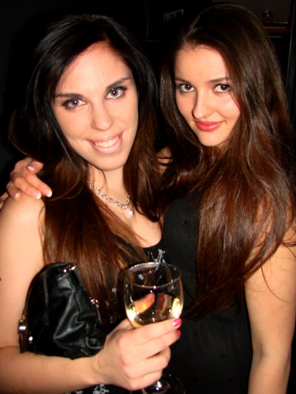 Onnela 3.3. Matkailualan opiskelija Annika, 23,ja aikuissosiaalityöntekijä Darina, 22. Darina ei kerro miten loppuilta meni.