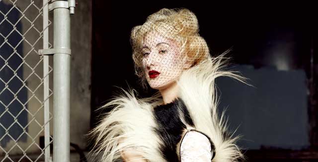 Zola Jesus on kiertänyt muun muassa Fever Rayn sekä The XX:n kanssa.