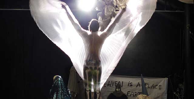 Tuhat vuotta on pitkä aika hymyillä.